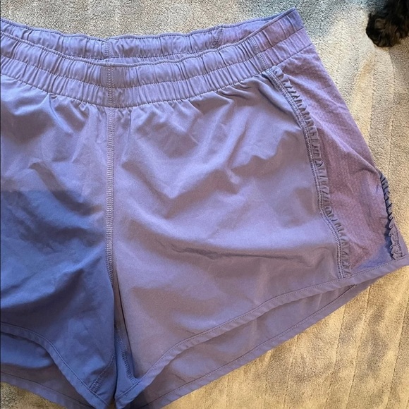Lululemon shorts size 8 - Picture 3 of 6